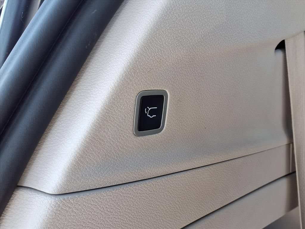 Used 2024 Chrysler Pacifica Touring-L FWD image 25