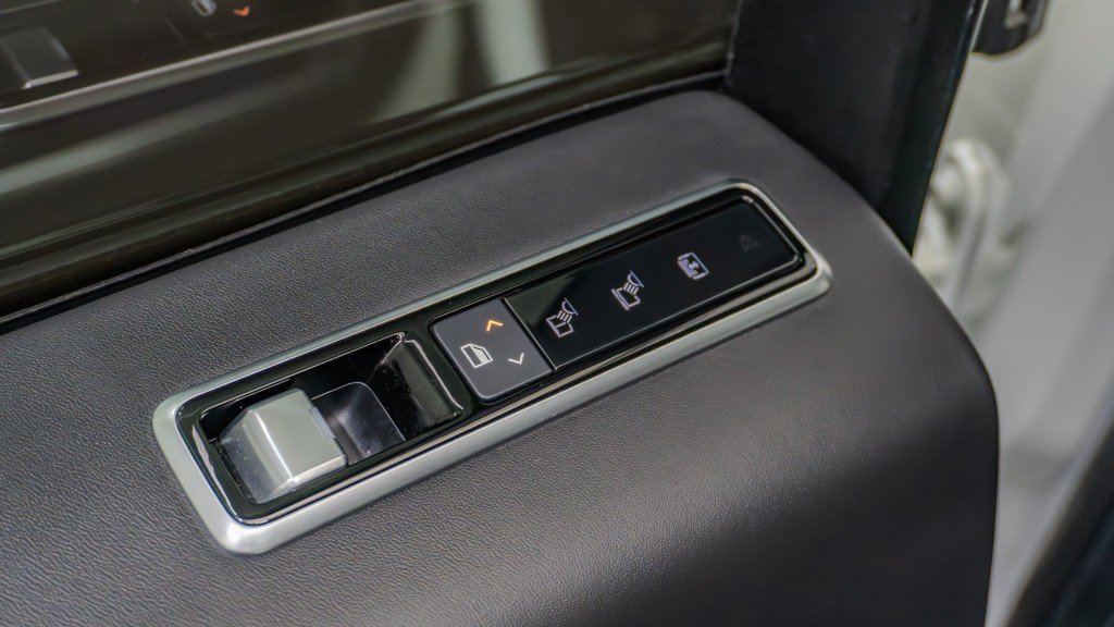 Used 2021 Land Rover Range Rover Autobiography Fifty Edition image 32