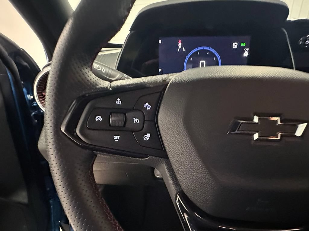 Used 2025 Chevrolet Trax RS FWD image 35