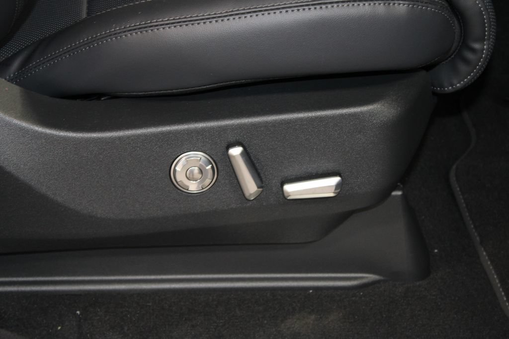New 2026 Lincoln Navigator L Premier AWD/4WD image 29