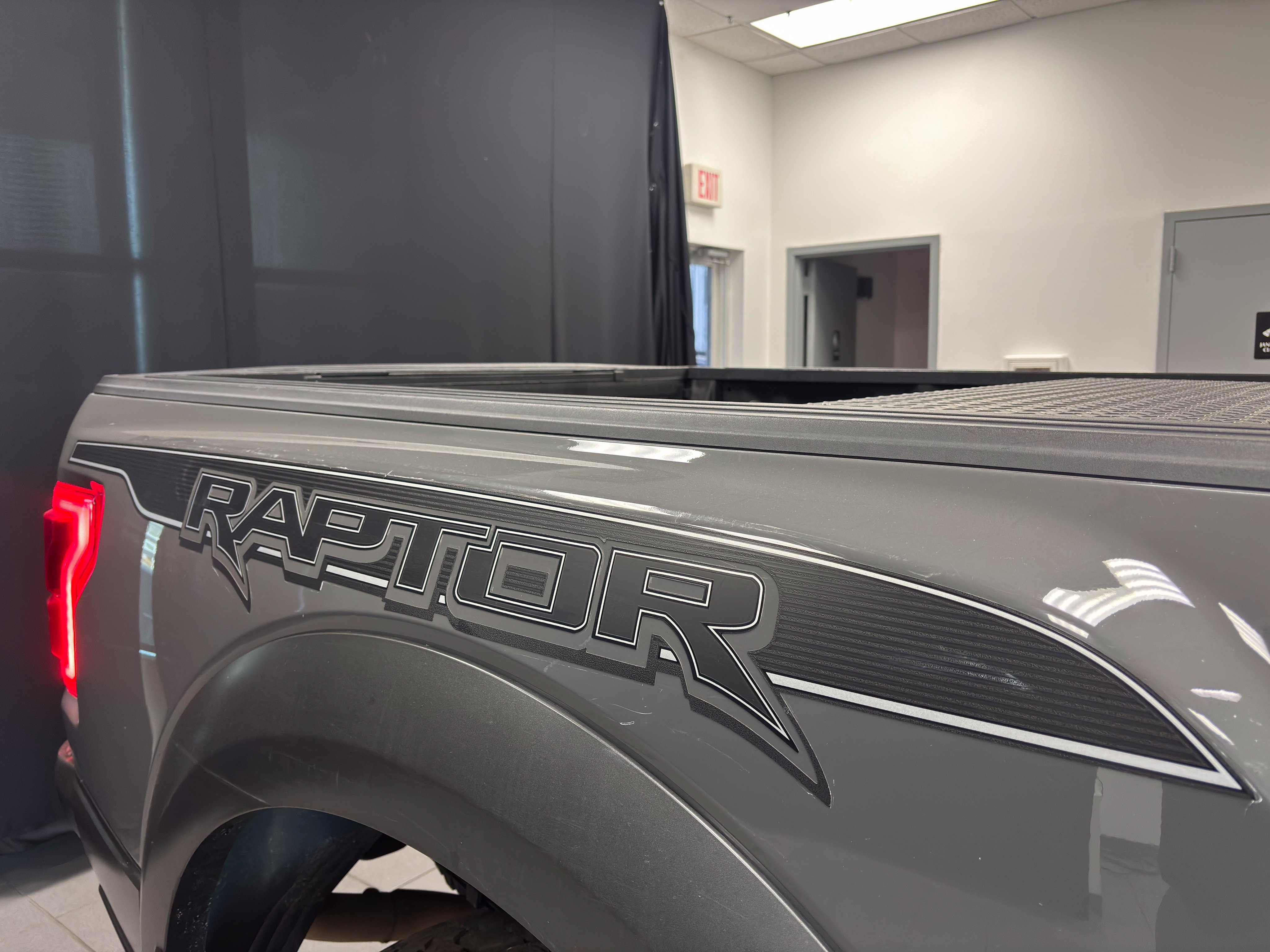 Used 2020 Ford F150 Raptor w/ Equipment Group 802A Luxury AWD/4WD image 17