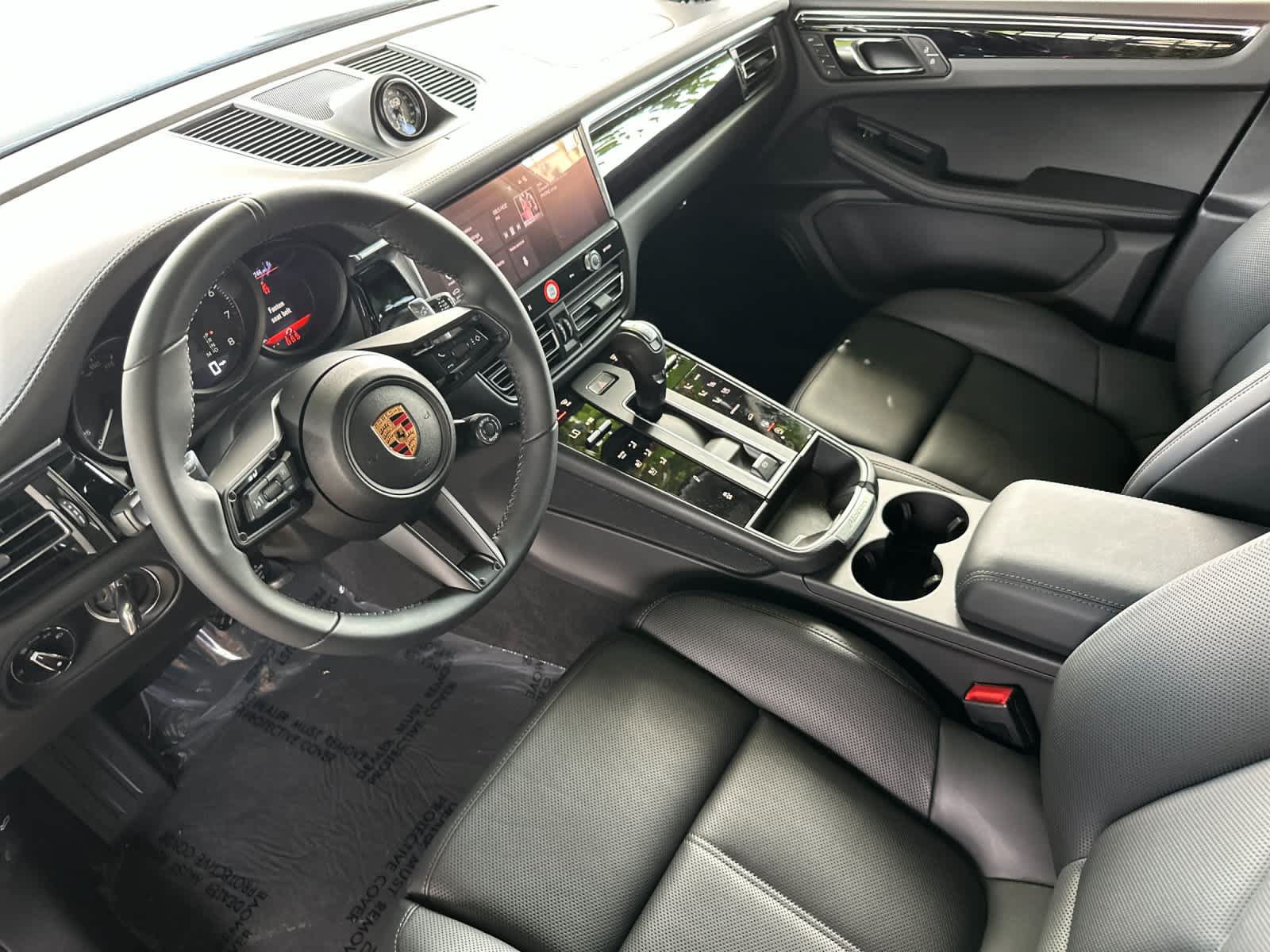 New 2026 Porsche Macan Turbo AWD/4WD image 4