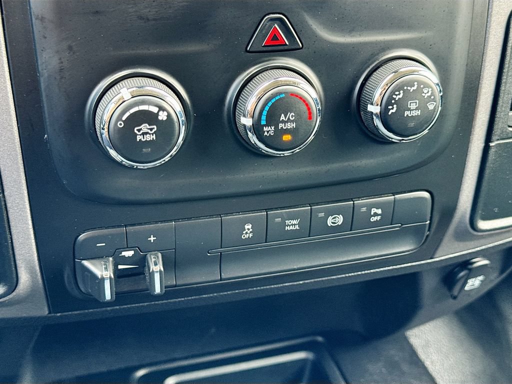 Used 2014 RAM 2500 Tradesman w/ Chrome Appearance Group AWD/4WD image 16