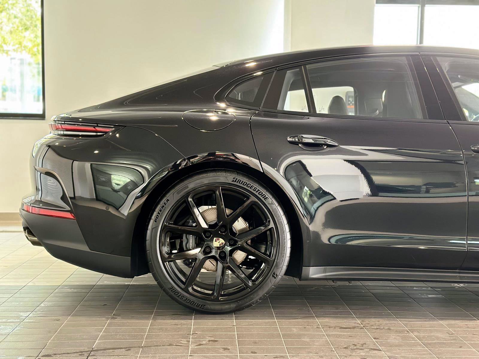 New 2025 Porsche Panamera 4 image 12