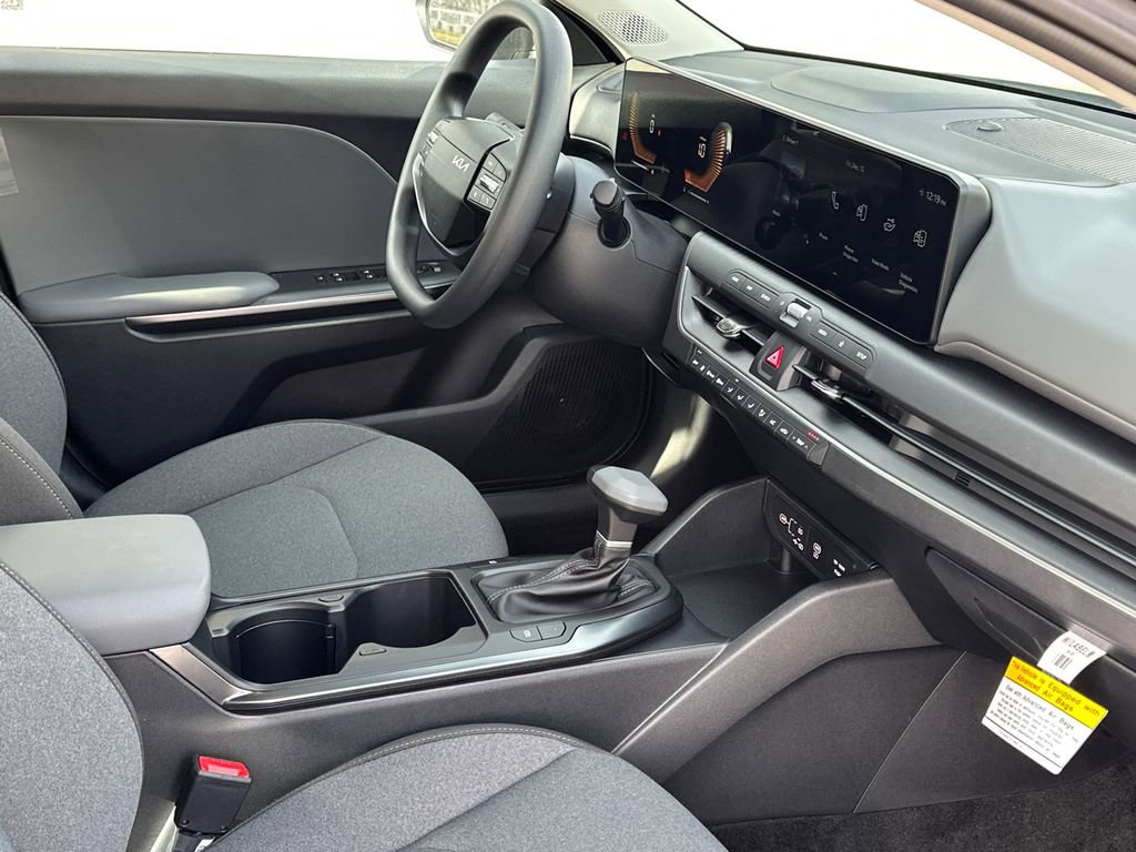 New 2025 Kia K4 LXS image 13