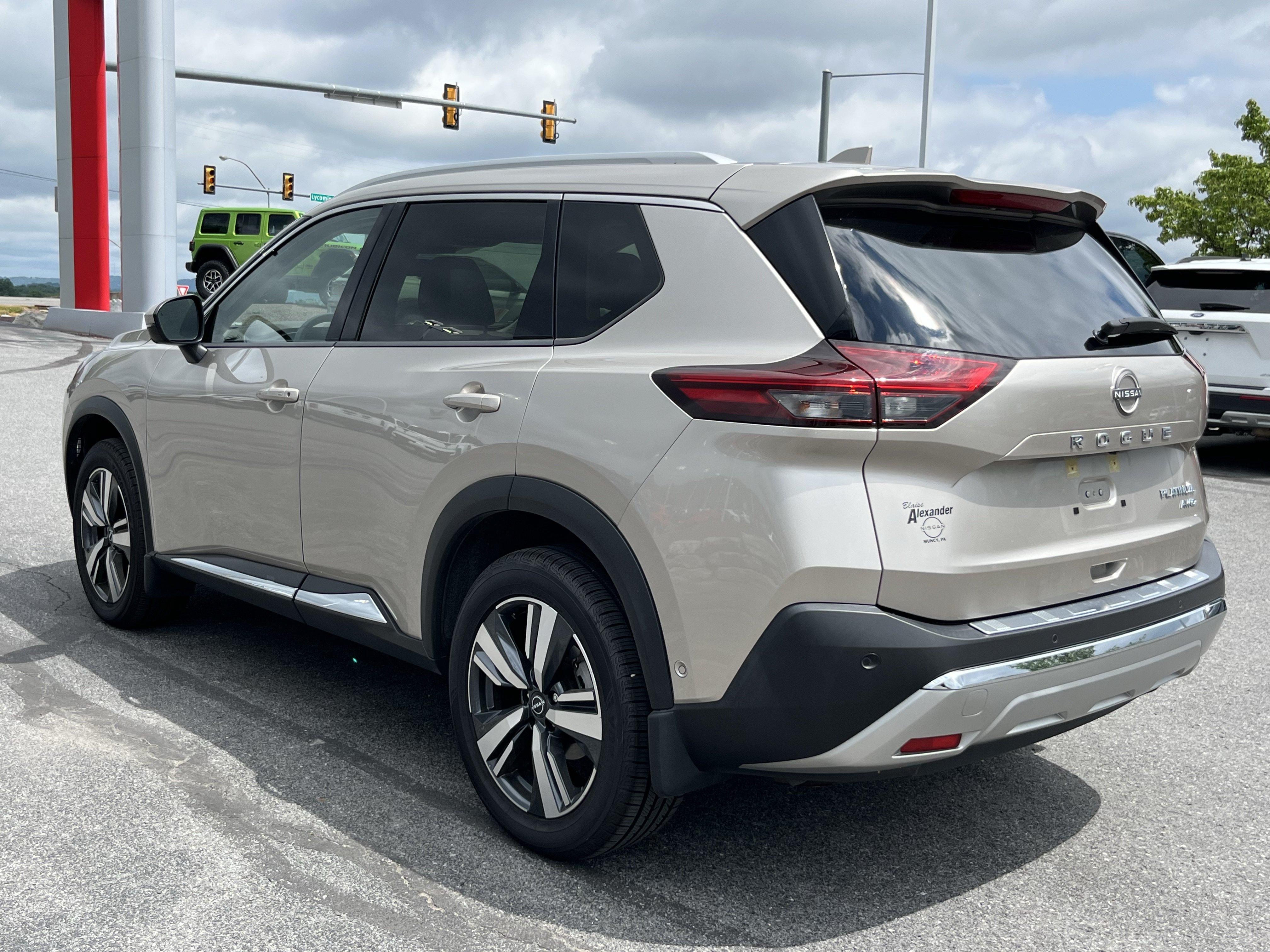 Used 2023 Nissan Rogue Platinum w/ Platinum Premium Package AWD/4WD image 9