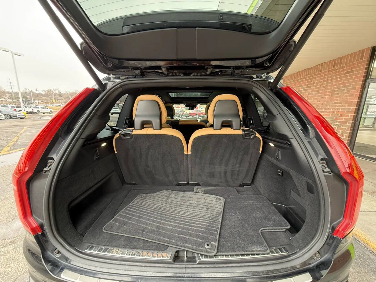 Used 2018 Volvo XC90 T6 Momentum w/ Convenience Package image 12