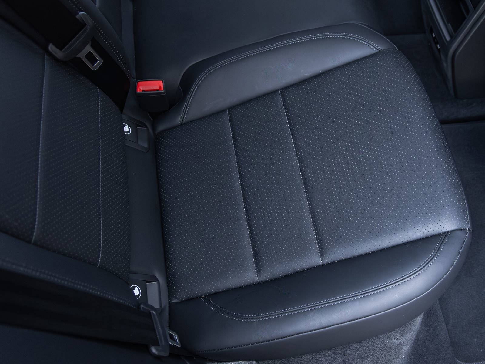 Certified 2025 Porsche Macan Electric image 35