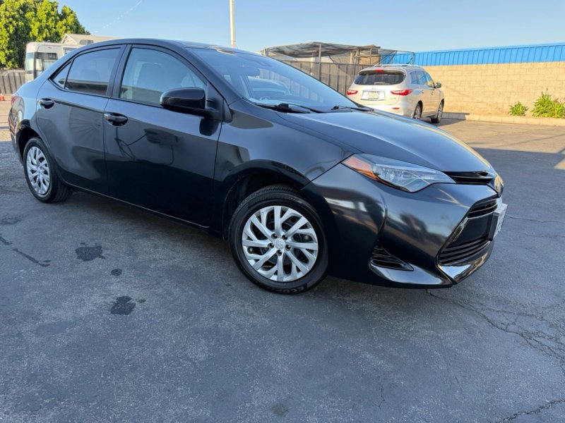 Used 2018 Toyota Corolla LE FWD image 3