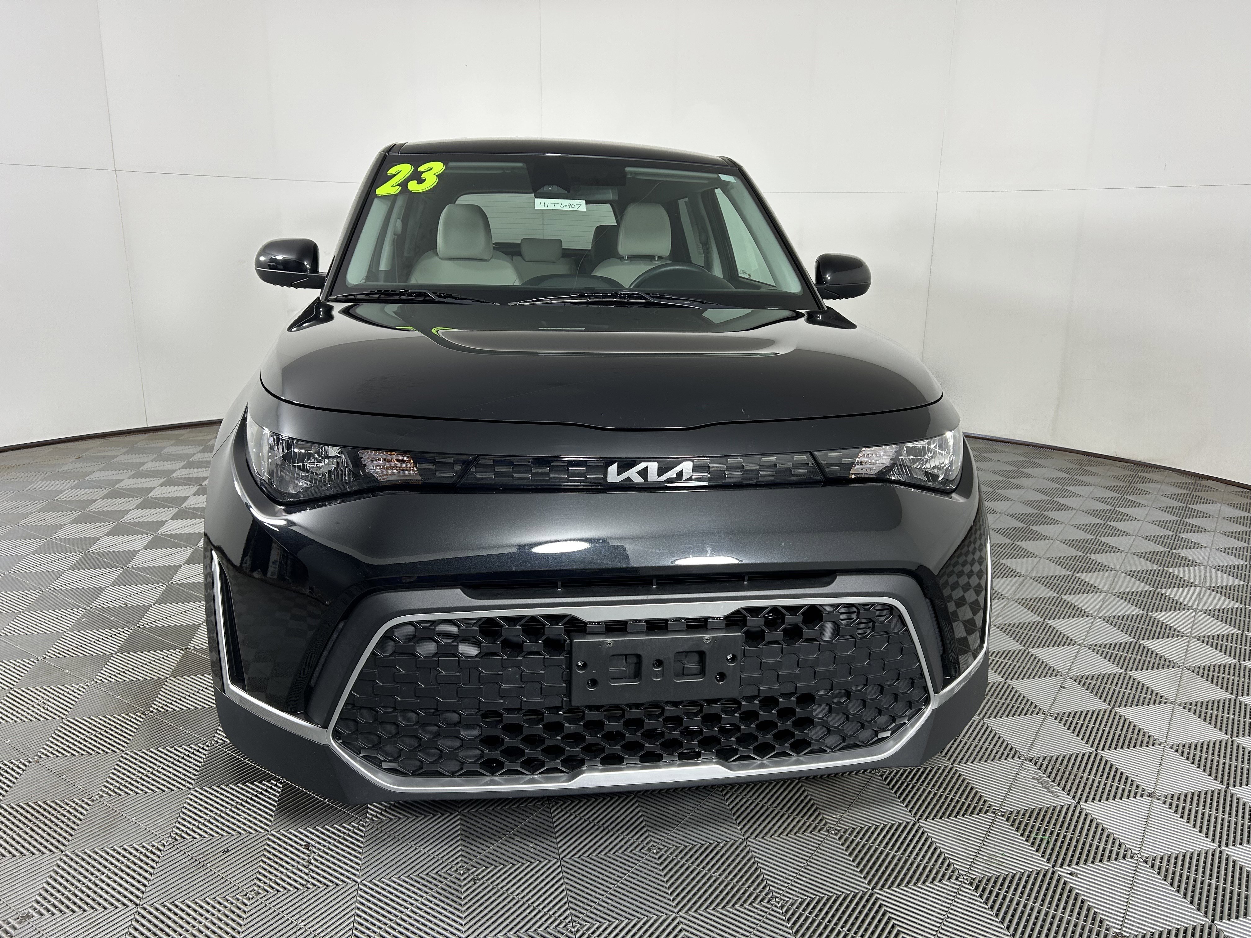 Certified 2023 Kia Soul LX w/ LX Technology Package image 2