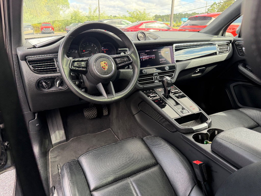 Used 2025 Porsche Macan Turbo AWD/4WD image 22