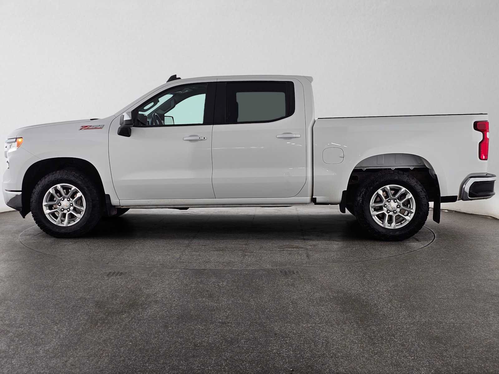 Used 2023 Chevrolet Silverado 1500 LT w/ Z71 Off-Road Package AWD/4WD image 6