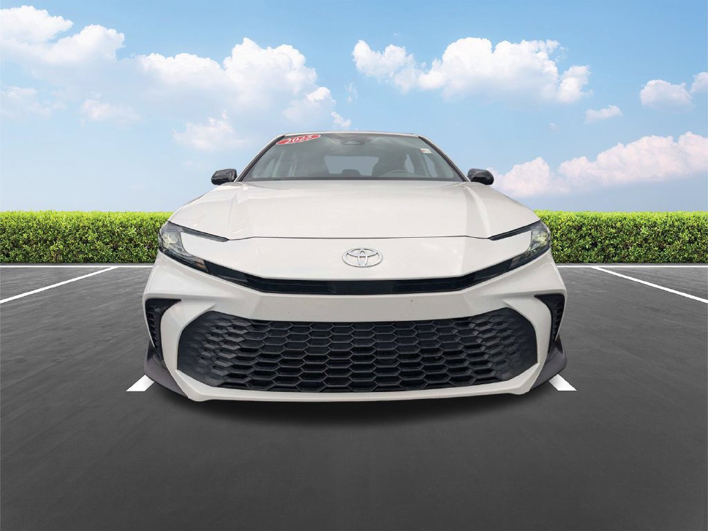Used 2025 Toyota Camry SE FWD image 11