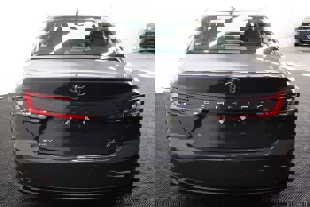 Used 2025 Toyota Camry LE image 5