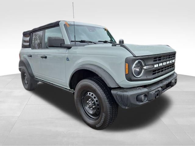 Used 2022 Ford Bronco Black Diamond image 1
