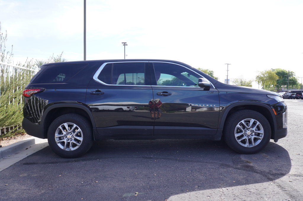 Used 2023 Chevrolet Traverse LS w/ Safety Package FWD image 6