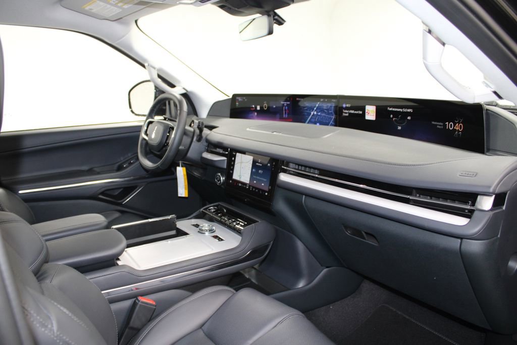 New 2026 Lincoln Navigator L Premier AWD/4WD image 31