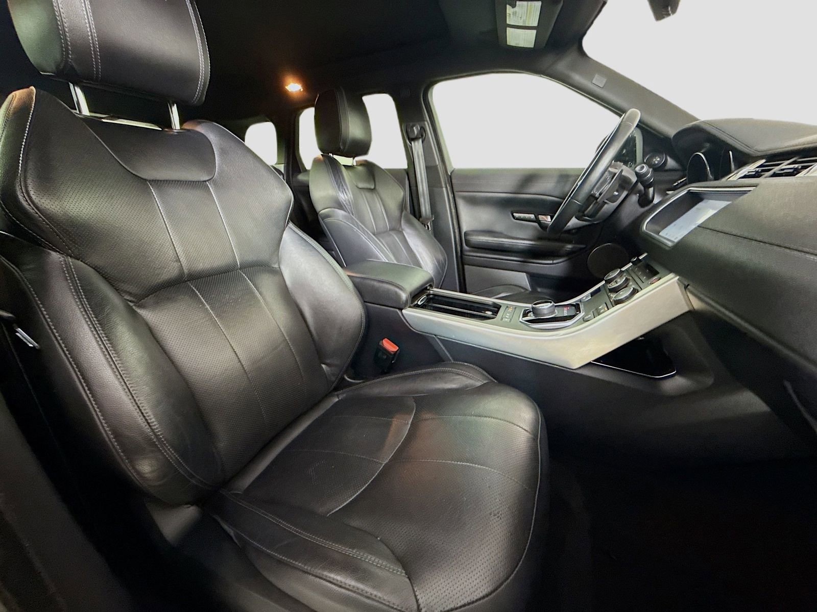 Used 2017 Land Rover Range Rover Evoque SE Premium image 25