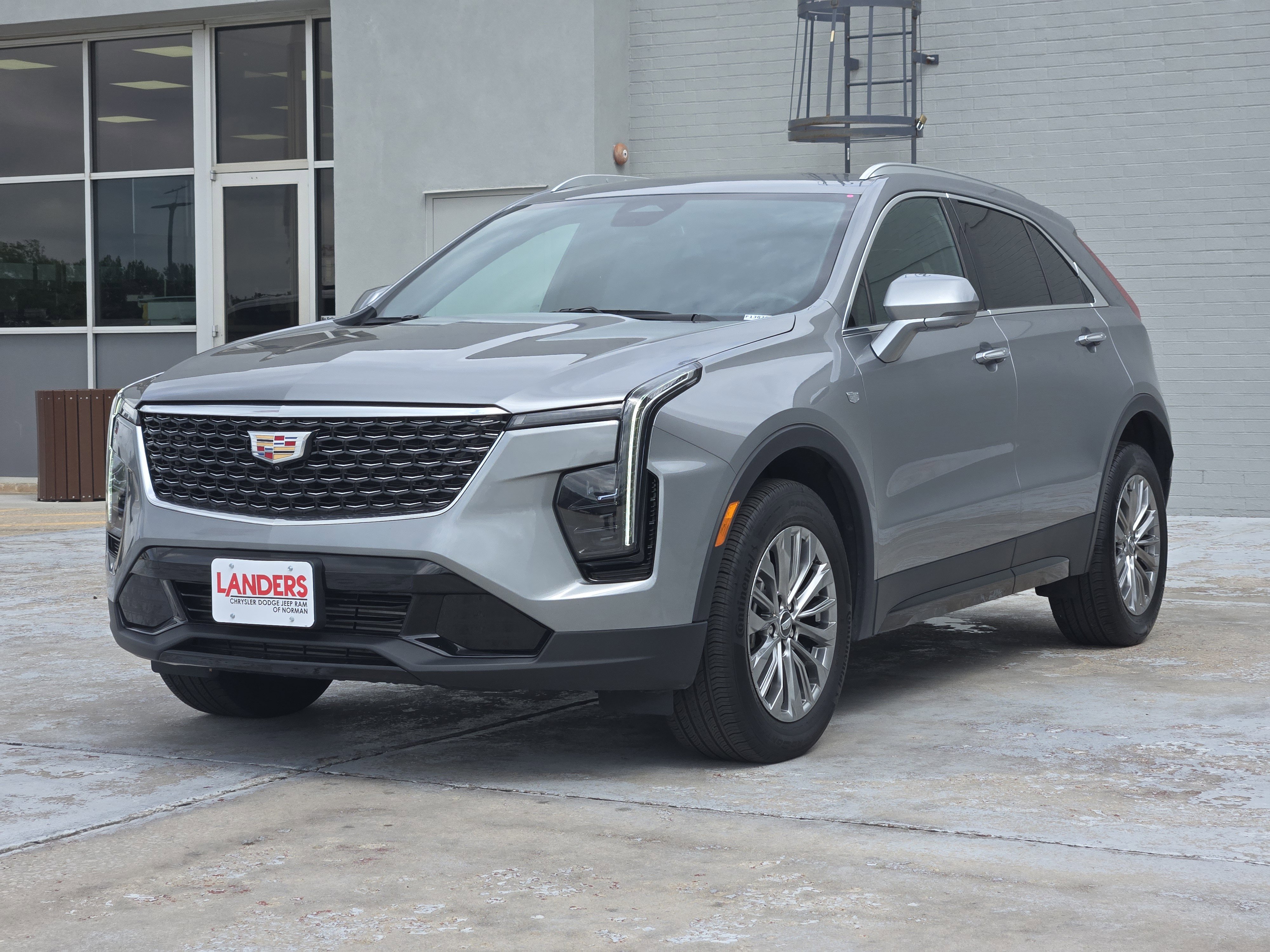 Used 2025 Cadillac XT4 Premium Luxury AWD/4WD image 4