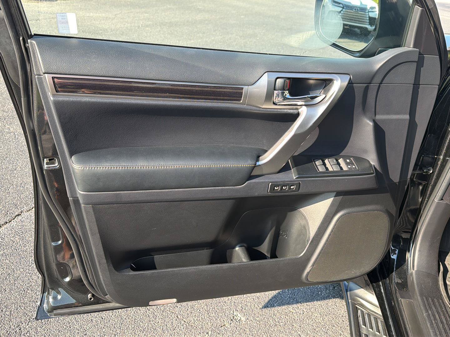 Certified 2023 Lexus GX 460 Premium AWD/4WD image 17