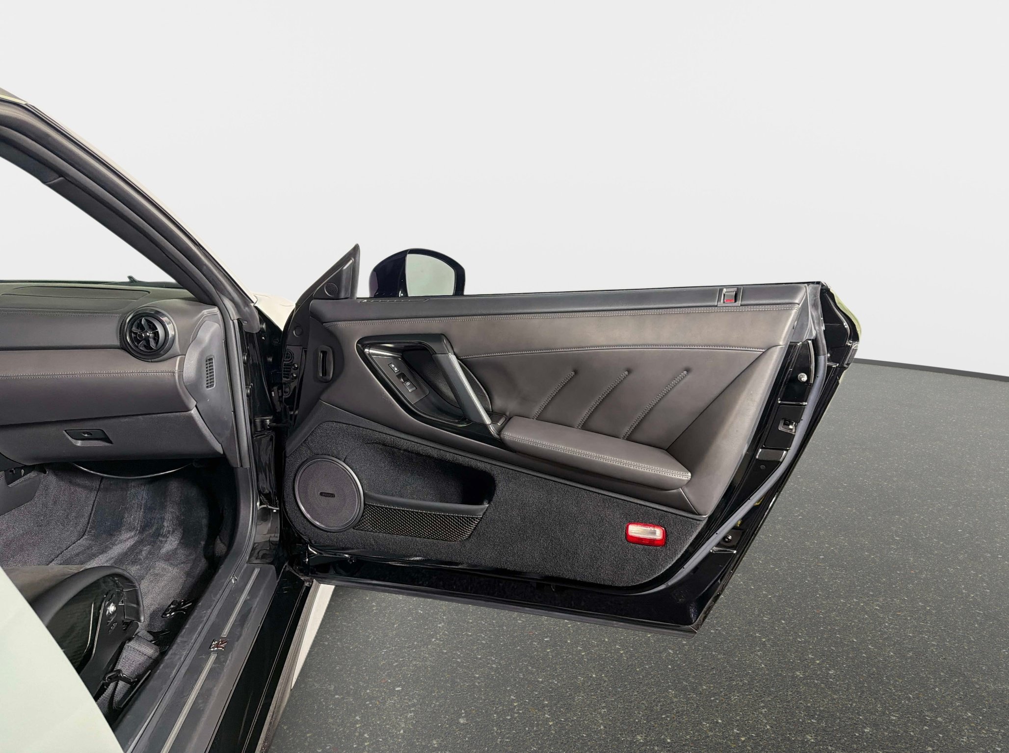 Used 2021 Nissan GT-R Premium AWD/4WD image 26