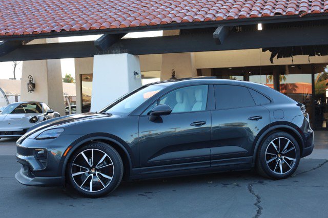 Used 2025 Porsche Macan 4 Electric AWD/4WD image 5