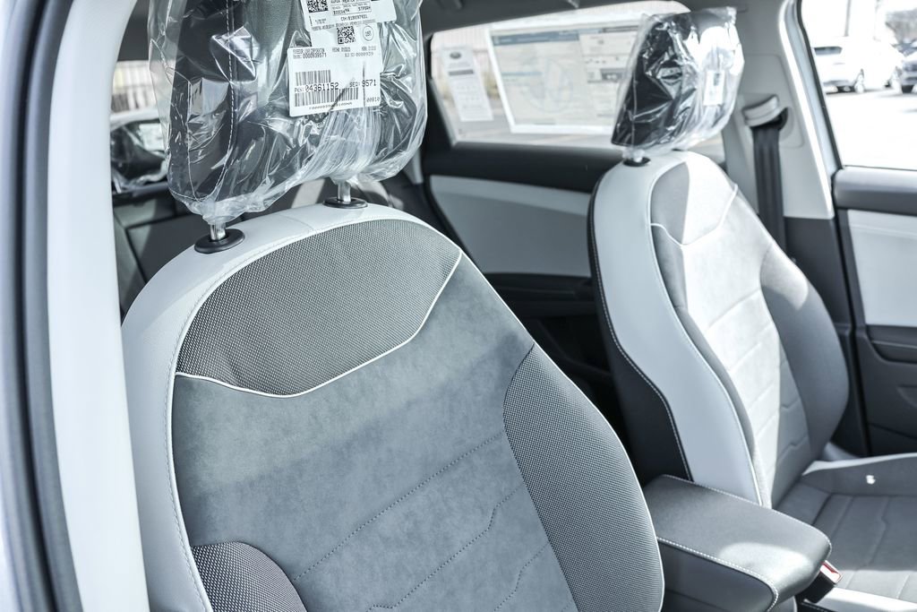 New 2025 Volkswagen Taos SE image 43