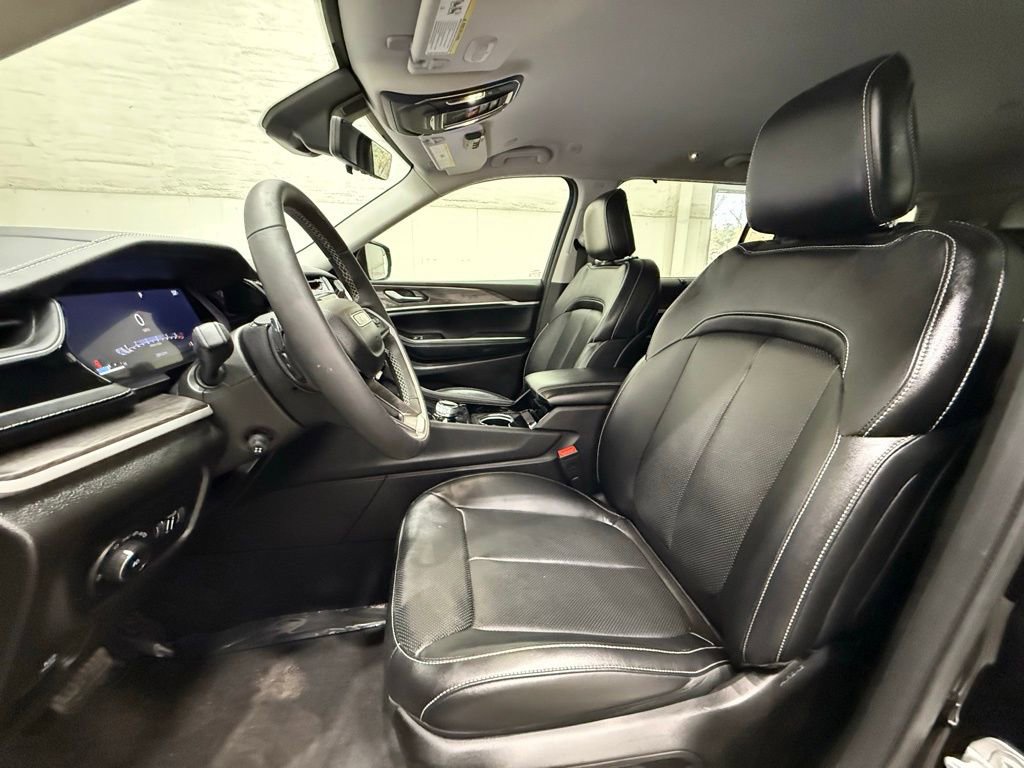 Used 2023 Jeep Grand Cherokee L Limited w/ Luxury Tech Group II image 8