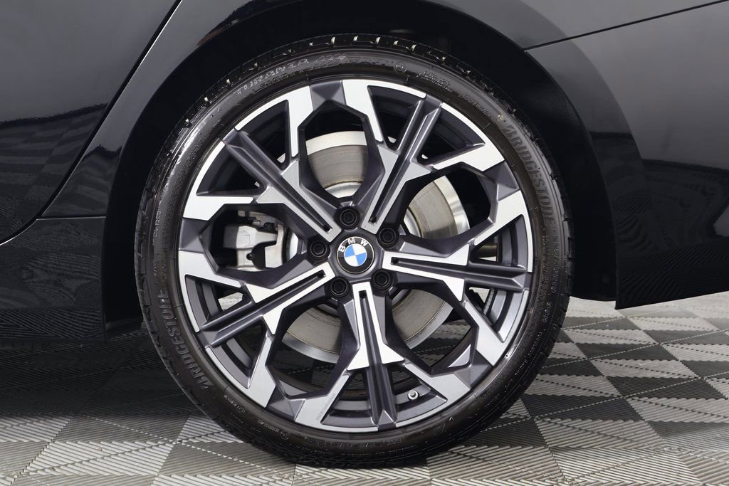 Used 2025 BMW 330i Sedan w/ Convenience Package RWD image 16