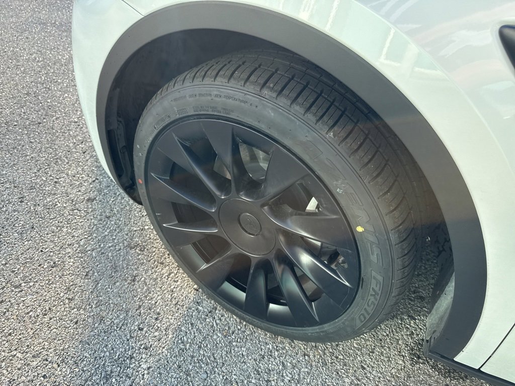 Used 2024 Tesla Model Y Long Range image 12
