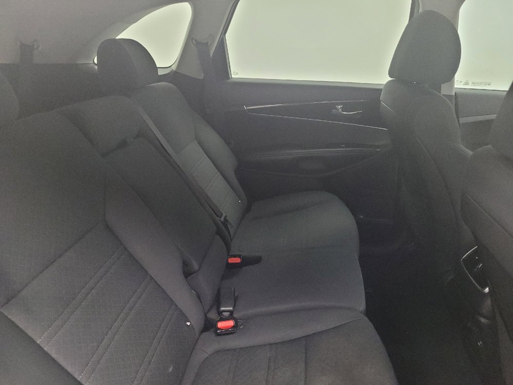 Used 2019 Kia Sorento LX image 19