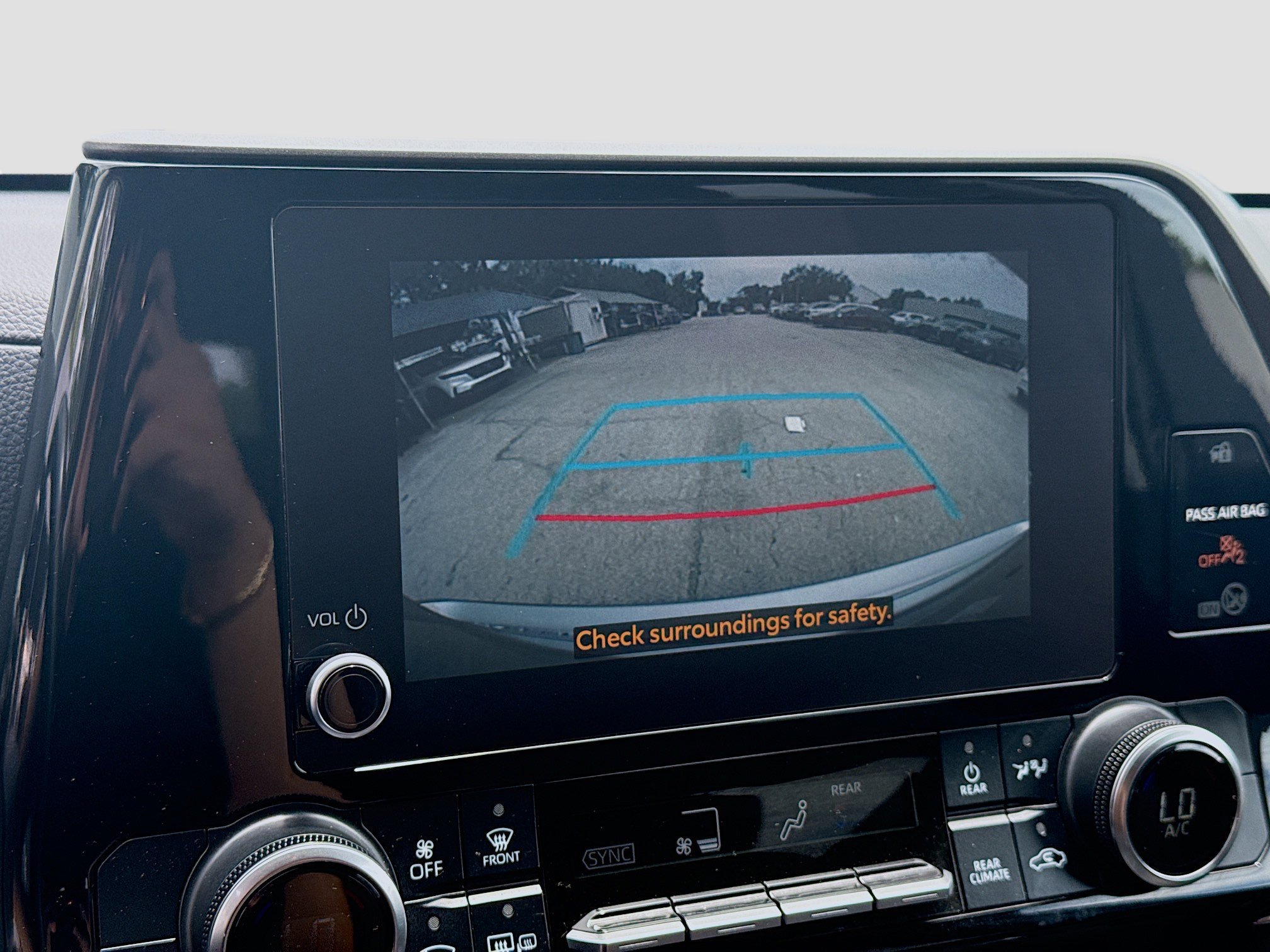 Used 2023 Toyota Highlander LE FWD image 13