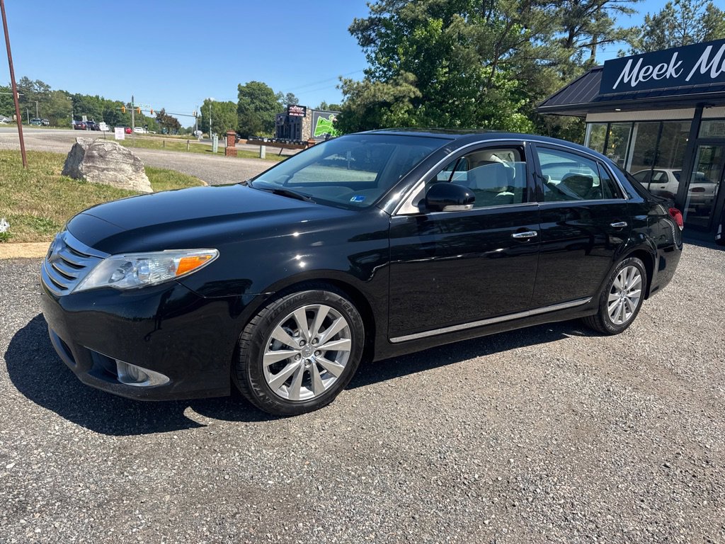 Used 2011 Toyota Avalon Limited FWD image 2