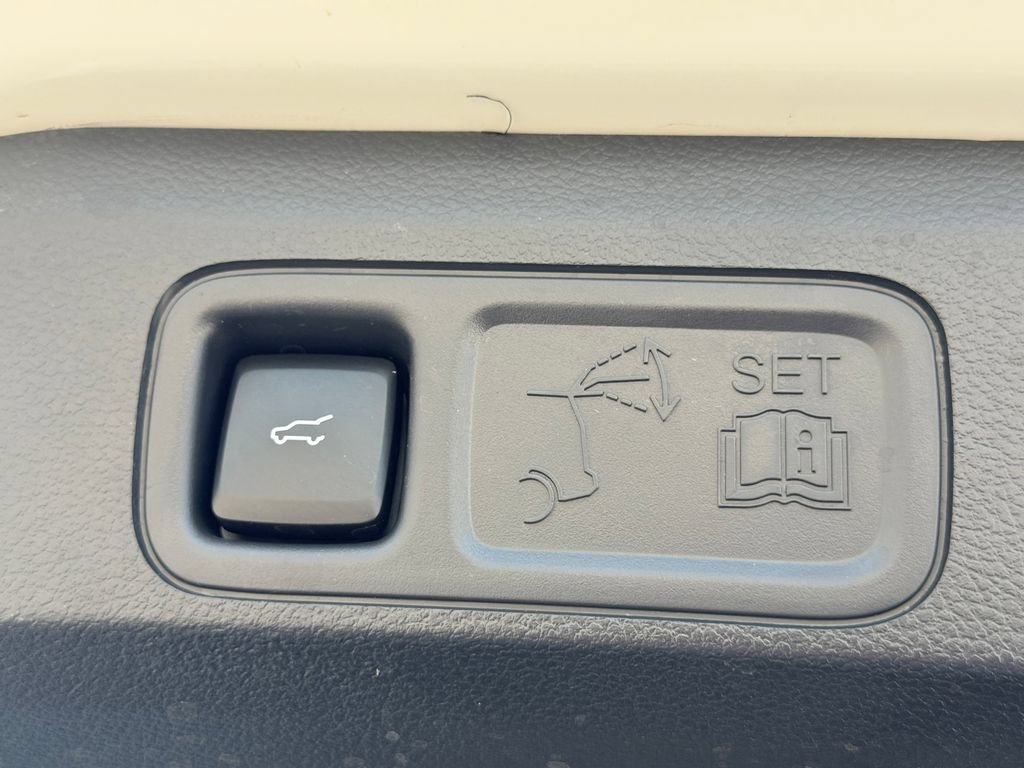 Used 2024 Lincoln Navigator L Reserve AWD/4WD image 36