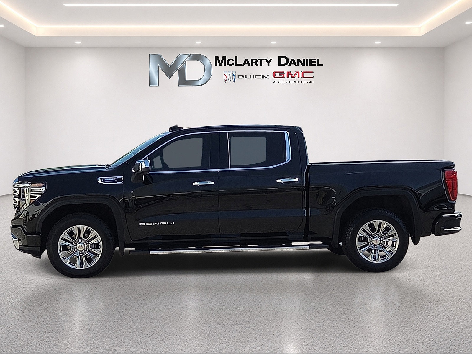 Used 2026 GMC Sierra 1500 Denali AWD/4WD image 2