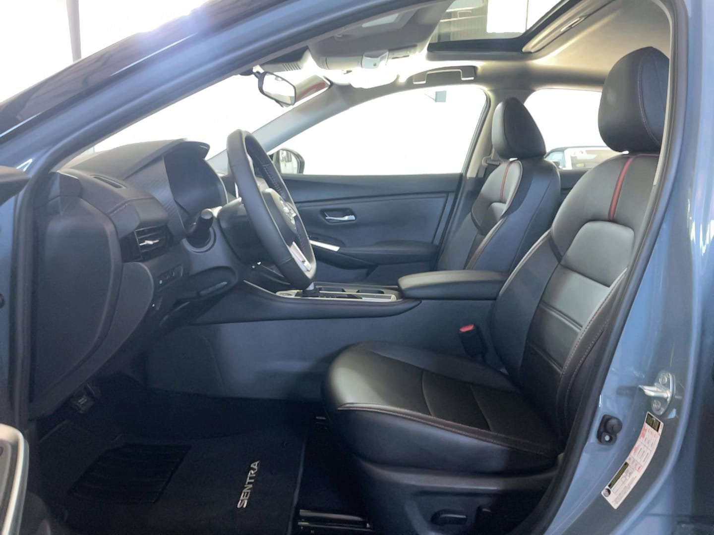 Used 2025 Nissan Sentra SR w/ SR Premium Package FWD image 8