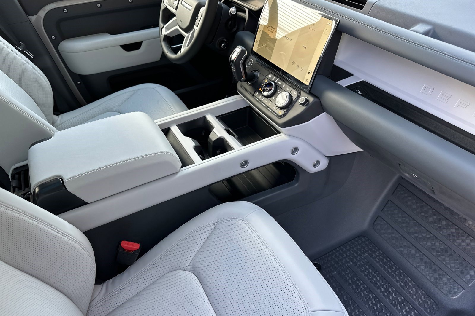 New 2026 Land Rover Defender 110 X-Dynamic SE image 27