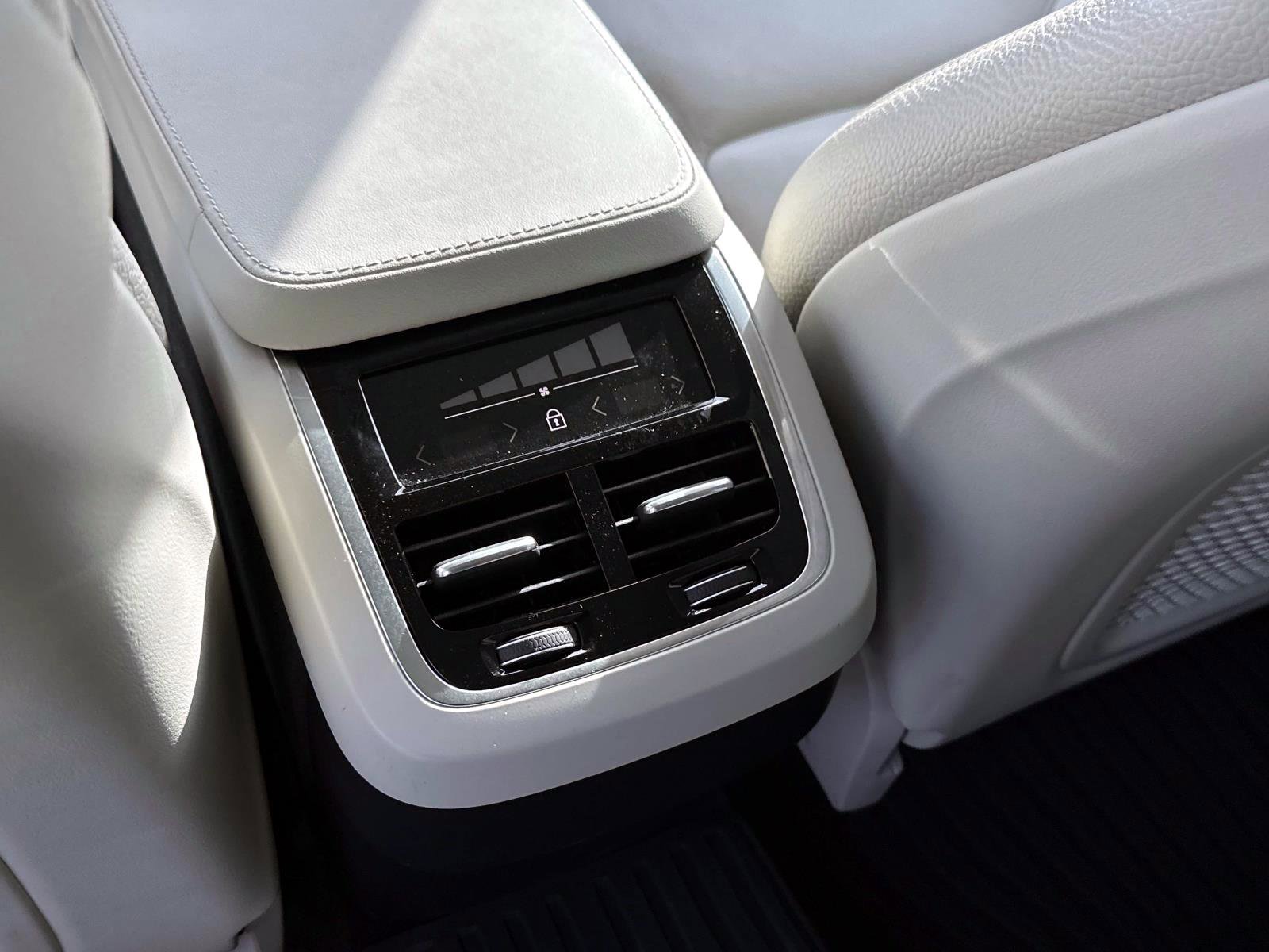 Certified 2024 Volvo XC90 B5 Core image 15