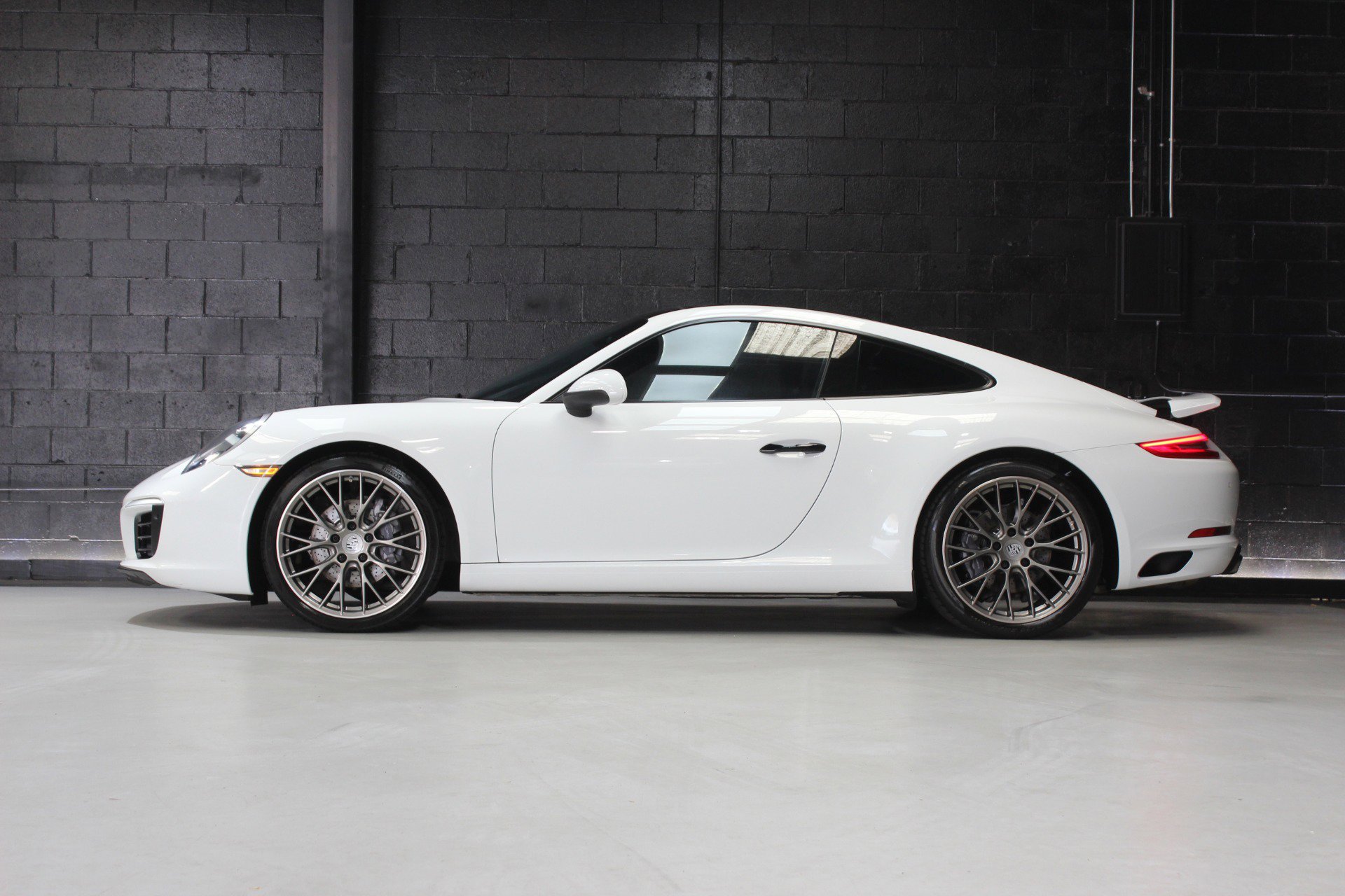 Used 2019 Porsche 911 Carrera RWD image 3