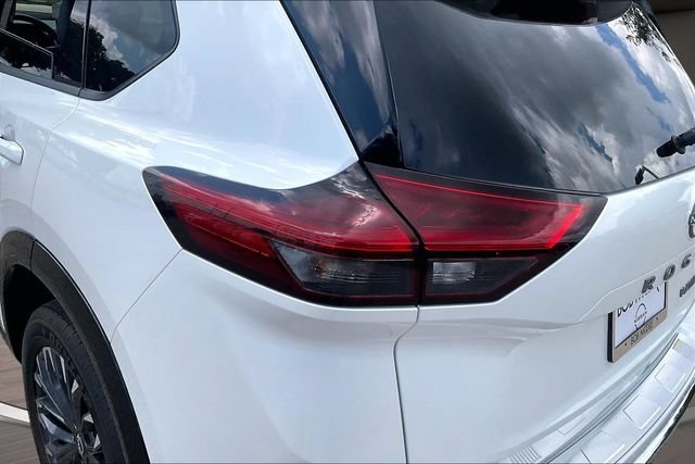 Used 2025 Nissan Rogue Platinum FWD image 28