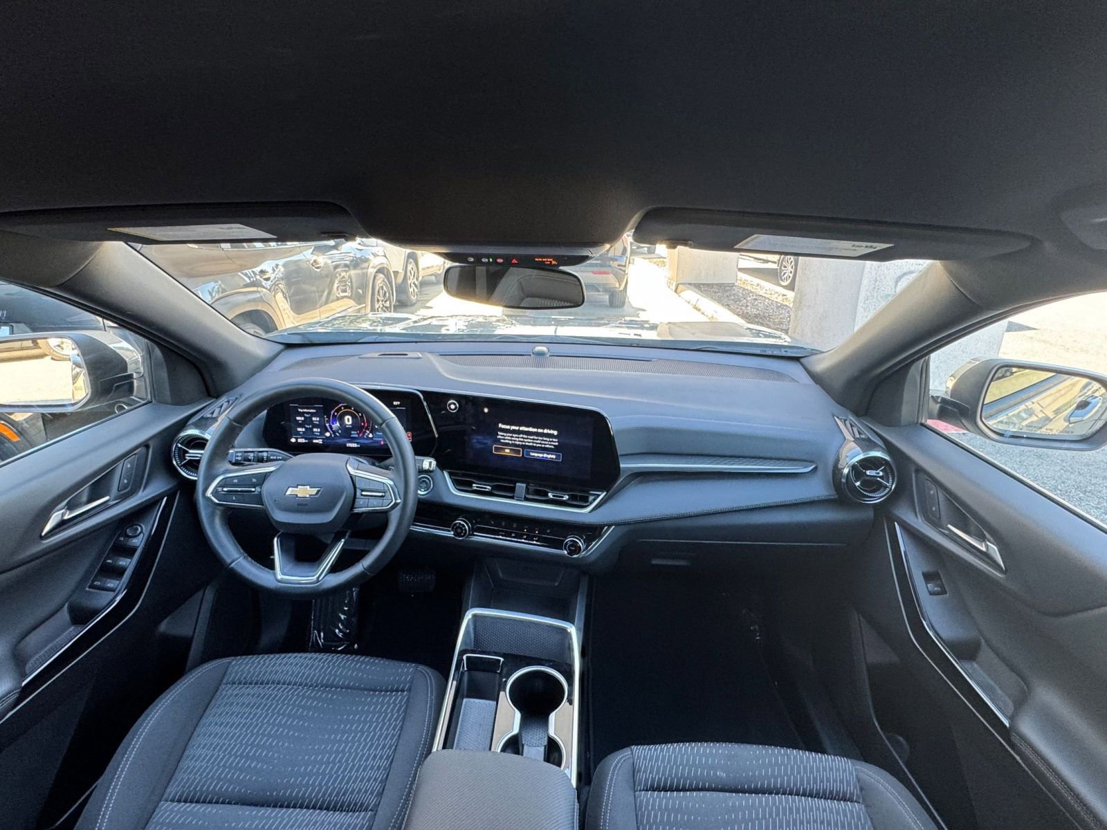 Used 2025 Chevrolet Equinox LT image 32