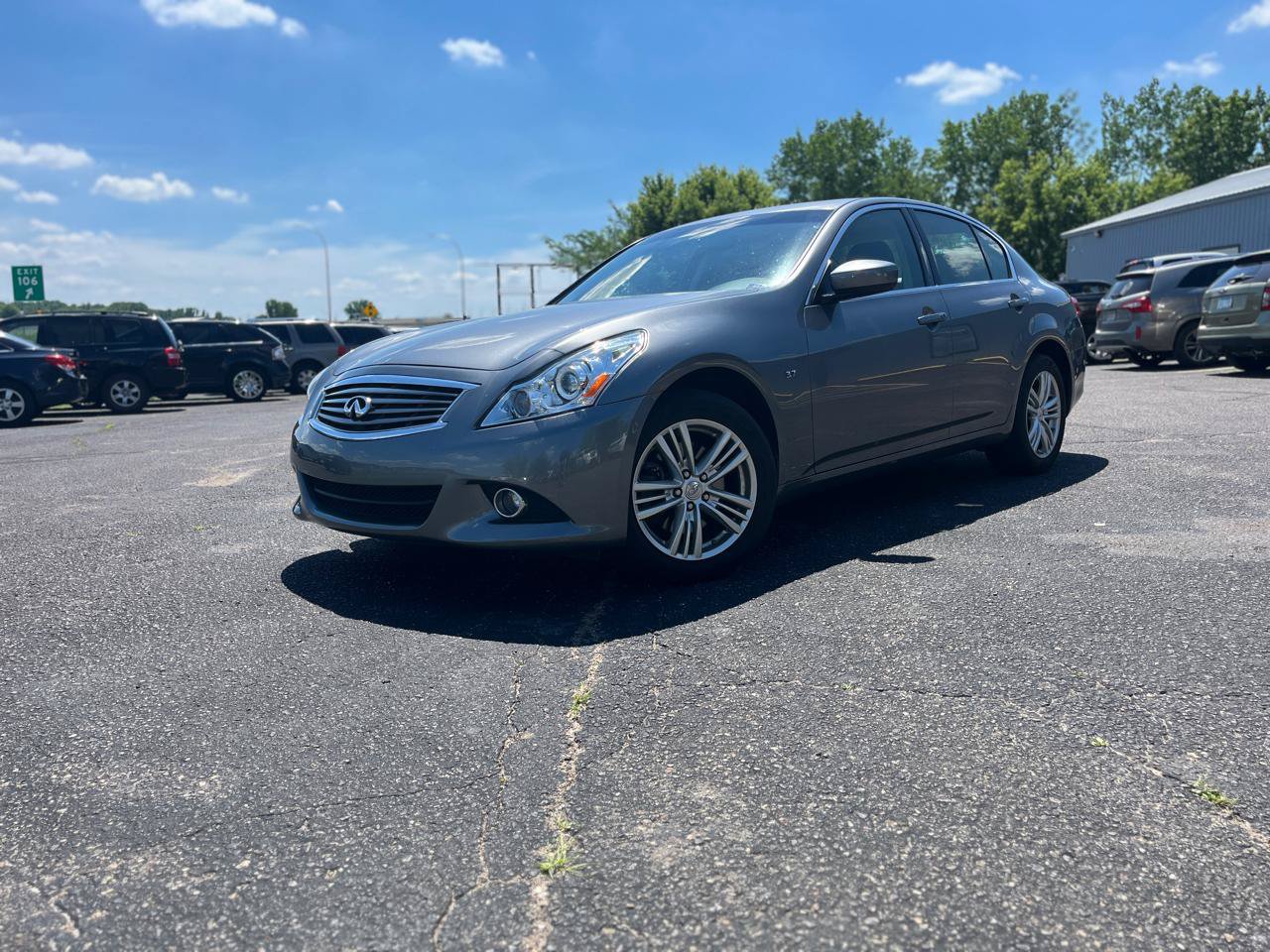 Used 2015 INFINITI Q40 AWD w/ Moonroof Package image 2