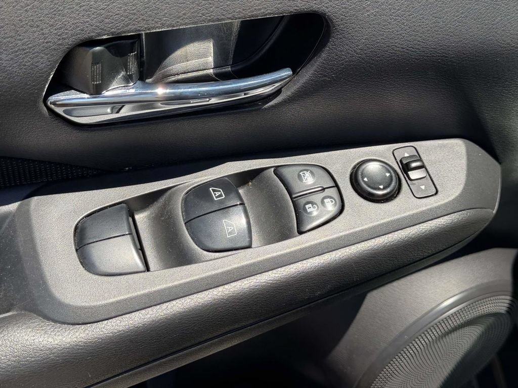 Used 2022 Nissan Kicks SV FWD image 20