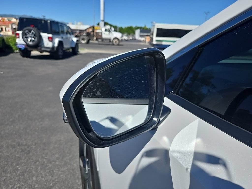 Certified 2025 Nissan Kicks SR w/ SR Premium Package AWD/4WD image 36