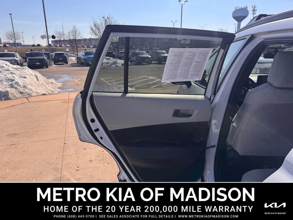 Used 2022 Toyota Corolla Cross LE image 19