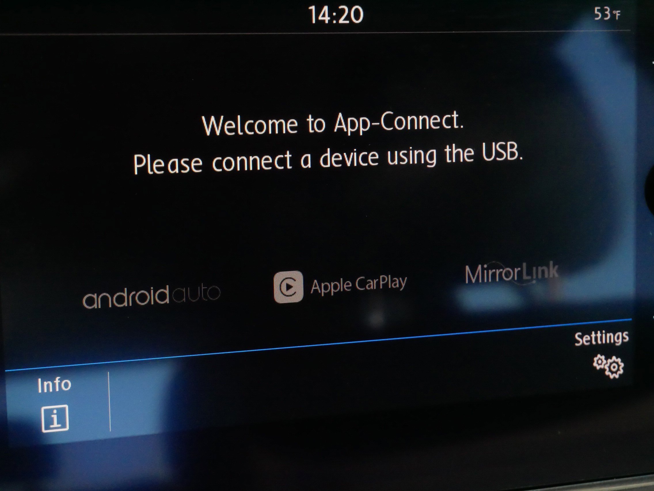 Used 2018 Volkswagen Golf SE image 28