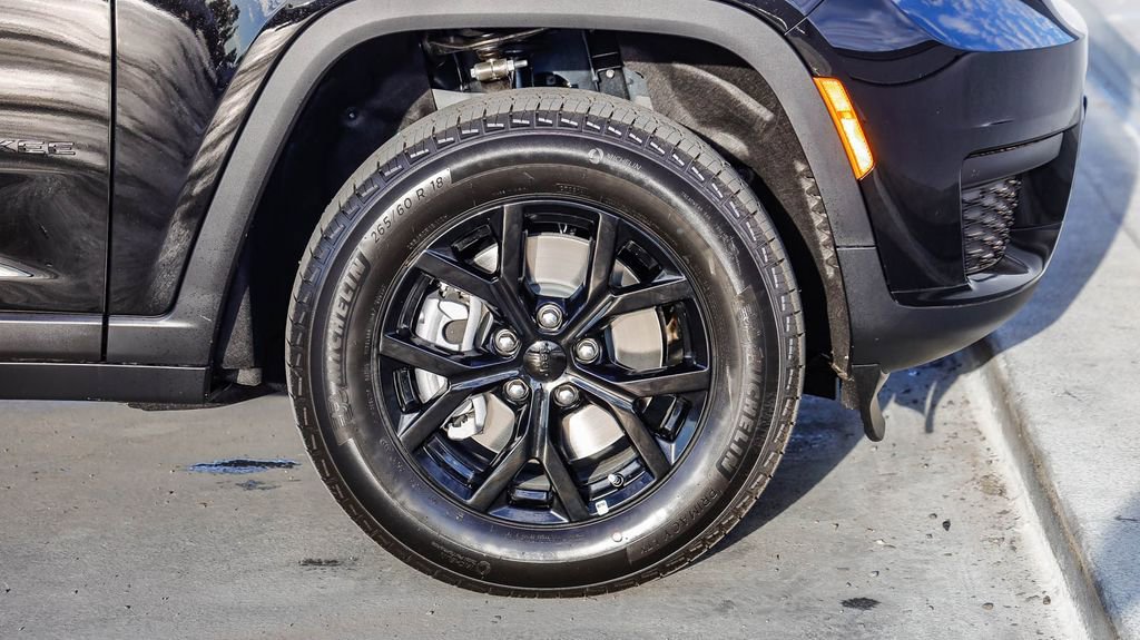 New 2025 Jeep Grand Cherokee L Altitude image 11