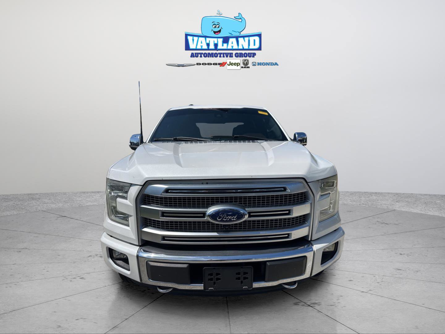 Used 2015 Ford F150 Platinum w/ Equipment Group 701A Luxury AWD/4WD image 15