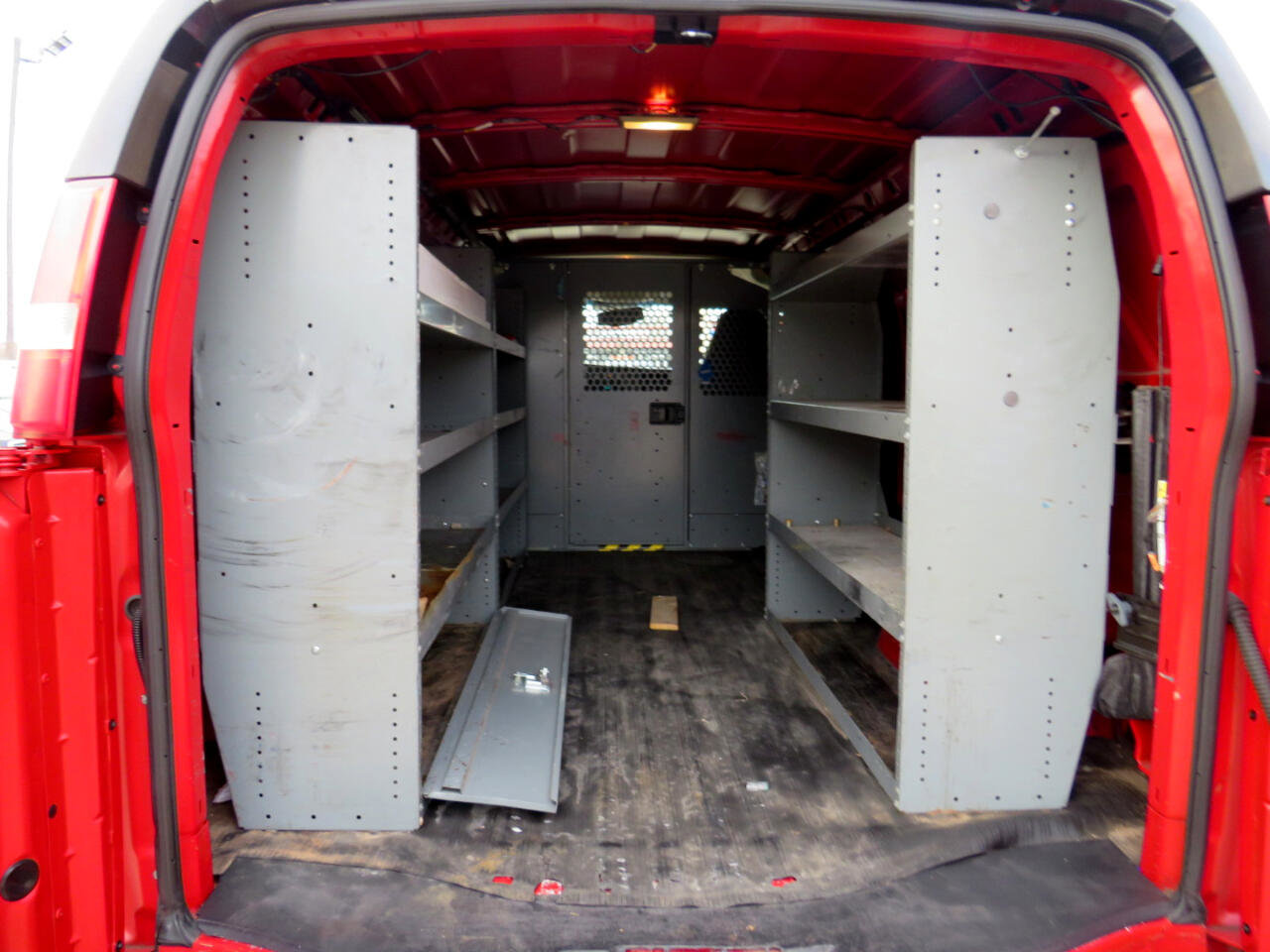 Used 2009 Chevrolet Express 2500 image 19