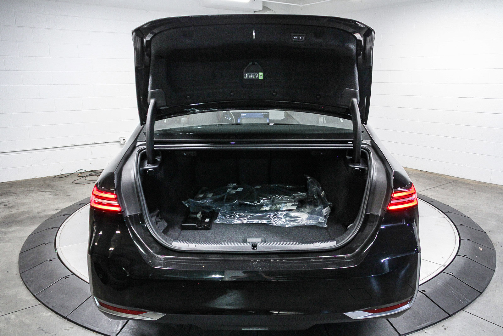 New 2026 BMW i5 eDrive40 w/ Convenience Package image 26